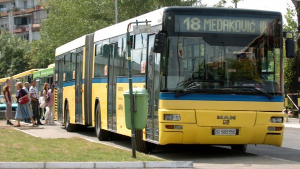 ЈАПАНЦИ ПОЛАКО ОДЛАЗЕ У ПЕНЗИЈУ: Аутобусе, донацију из земље излазећег сунца, замениће нова возила ЈАПАНЦИ ПОЛАКО ОДЛАЗЕ У ПЕНЗИЈУ: Аутобусе, донацију из земље излазећег сунца, замениће нова возила