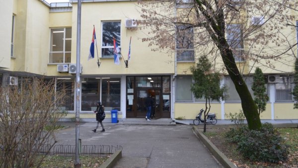 НОВИ ФОНО-КАБИНЕТ: Успешна сарадња гимназија из Вршца и Темишвара НОВИ ФОНО-КАБИНЕТ: Успешна сарадња гимназија из Вршца и Темишвара