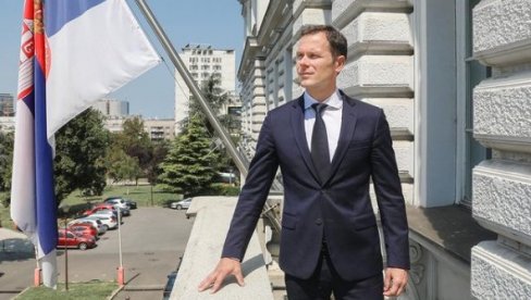 СИНИША МАЛИ: Ђиласу би било боље да научи како се држи реч и испуњавају обећања СИНИША МАЛИ: Ђиласу би било боље да научи како се држи реч и испуњавају обећања