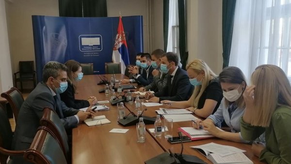 ИЗУЗЕТНО ПОВОЉНА МАКРОЕКОНМСКА СИТАУЦИЈА У СРБИЈИ: Синиша Мали састао се са Јулијом Устјуговом ИЗУЗЕТНО ПОВОЉНА МАКРОЕКОНМСКА СИТАУЦИЈА У СРБИЈИ: Синиша Мали састао се са Јулијом Устјуговом