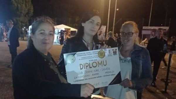 МЕЂУНАРОДНИ ГАСТРО-ТУРИСТИЧКИ ФЕСТИВАЛ: Позлатиле се Златне руке Левча и Слатки залогај МЕЂУНАРОДНИ ГАСТРО-ТУРИСТИЧКИ ФЕСТИВАЛ: Позлатиле се Златне руке Левча и Слатки залогај