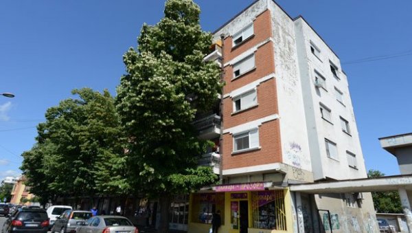 СПОРЕЊЕ ЗБОГ ЖРТАВА ИСПОД БЕЛОГ ДВОРА: Обележавање 80. годишњице нацистичког стрељања цивила у Краљеву у Сенци превирања око програма СПОРЕЊЕ ЗБОГ ЖРТАВА ИСПОД БЕЛОГ ДВОРА: Обележавање 80. годишњице нацистичког стрељања цивила у Краљеву у Сенци превирања око програма