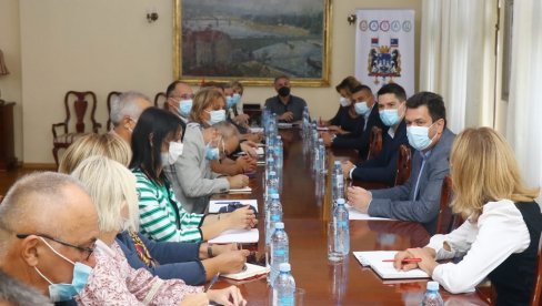 ШАБАЧКЕ ШКОЛЕ СПРЕМНЕ ЗА НАСТАВУ: Чекају прво звоно ШАБАЧКЕ ШКОЛЕ СПРЕМНЕ ЗА НАСТАВУ: Чекају прво звоно