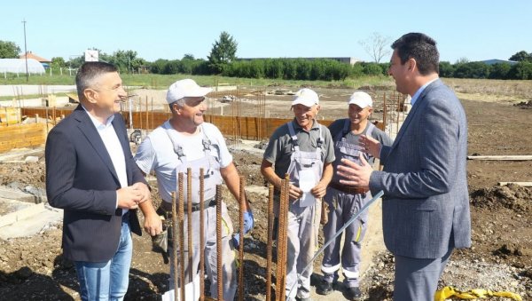 ПОМОЋ ГРАДА И ДРЖАВЕ: Нова спортска сала шабачкој Пољопривредној школи ПОМОЋ ГРАДА И ДРЖАВЕ: Нова спортска сала шабачкој Пољопривредној школи