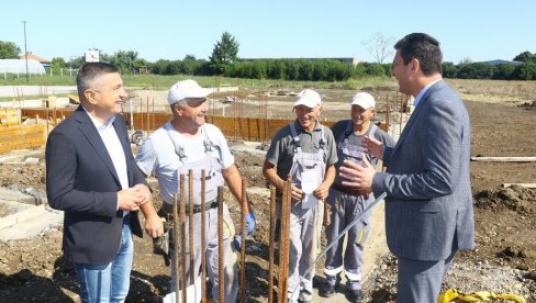 ПОМОЋ ГРАДА И ДРЖАВЕ: Нова спортска сала шабачкој Пољопривредној школи ПОМОЋ ГРАДА И ДРЖАВЕ: Нова спортска сала шабачкој Пољопривредној школи