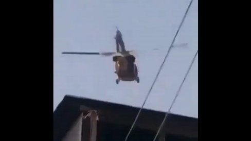 ПРЕОКРЕТ У СНИМКУ ИЗ АВГАНИСТАНА Ово је права истина о човеку који виси из хеликоптера (ВИДЕО) ПРЕОКРЕТ У СНИМКУ ИЗ АВГАНИСТАНА Ово је права истина о човеку који виси из хеликоптера (ВИДЕО)