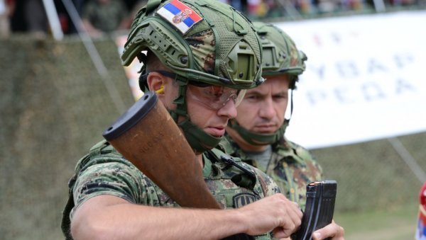 СРПСКИ ВОЈНИ ПОЛИЦАЈЦИ НАЈБОЉЕ ПУЦАЈУ: Припадници Војске Србије воде после друге фазе „Чувара реда“ СРПСКИ ВОЈНИ ПОЛИЦАЈЦИ НАЈБОЉЕ ПУЦАЈУ: Припадници Војске Србије воде после друге фазе „Чувара реда“