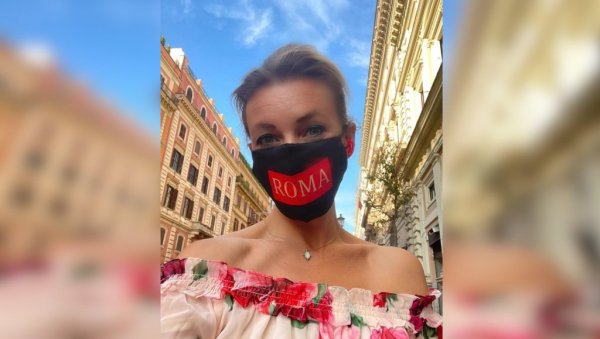 МАСКА ИЗ РИМА: Марија Захарова употпунила своју колекцију МАСКА ИЗ РИМА: Марија Захарова употпунила своју колекцију