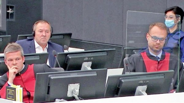 КОМАНДАНТИ ОВК ЧЕКАЈУ НА СУЂЕЊЕ: Данас предрочиште за Гуцатија и Харадинаја КОМАНДАНТИ ОВК ЧЕКАЈУ НА СУЂЕЊЕ: Данас предрочиште за Гуцатија и Харадинаја