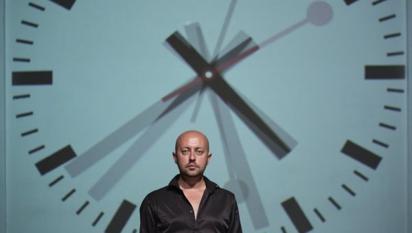 ЦРВЕНА ЈЕ БОЈА ПРКОСА, БОРБЕ И УЗБУНЕ: Три дана перформанса Бранка Милисковића у оквиру пројекта Трансфигурације (Преображење) ЦРВЕНА ЈЕ БОЈА ПРКОСА, БОРБЕ И УЗБУНЕ: Три дана перформанса Бранка Милисковића у оквиру пројекта Трансфигурације (Преображење)