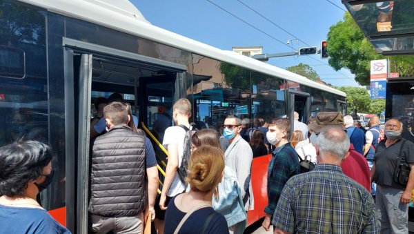 ПОЧИЊЕ ЗИМСКИ РЕД ВОЖЊЕ: Од данас саобраћа више аутобуса, трамваја и тролејбуса, очекују се мање гужве ПОЧИЊЕ ЗИМСКИ РЕД ВОЖЊЕ: Од данас саобраћа више аутобуса, трамваја и тролејбуса, очекују се мање гужве