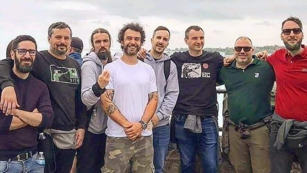 СВИЋЕ ЗОРА ЗА НОВОГ МИТРОПОЛИТА: Феђа Димовић, за Новости, пред наступ Београдског синдиката 4. септембра у Подгорици СВИЋЕ ЗОРА ЗА НОВОГ МИТРОПОЛИТА: Феђа Димовић, за Новости, пред наступ Београдског синдиката 4. септембра у Подгорици