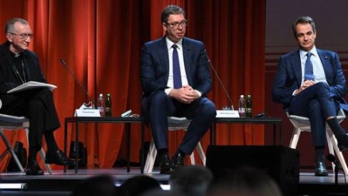 PREDSEDNIK VUČIĆ NA BLEDU: Verujem u ujedinjenu Evropu (FOTO/VIDEO) PREDSEDNIK VUČIĆ NA BLEDU: Verujem u ujedinjenu Evropu (FOTO/VIDEO)