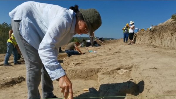 НОВОСТИ САЗНАЈУ: На Моравском коридору археолози пронашли 38 гробова (ФОТО) НОВОСТИ САЗНАЈУ: На Моравском коридору археолози пронашли 38 гробова (ФОТО)