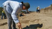 НОВОСТИ САЗНАЈУ: На Моравском коридору археолози пронашли 38 гробова (ФОТО) НОВОСТИ САЗНАЈУ: На Моравском коридору археолози пронашли 38 гробова (ФОТО)