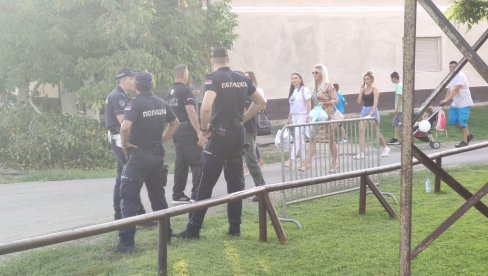 NAPALI DEVOJKE I MALOLETNIKE: Uhapšeni muškarci u Zrenjaninu, osumnjičeni za nasilničko ponašanje NAPALI DEVOJKE I MALOLETNIKE: Uhapšeni muškarci u Zrenjaninu, osumnjičeni za nasilničko ponašanje