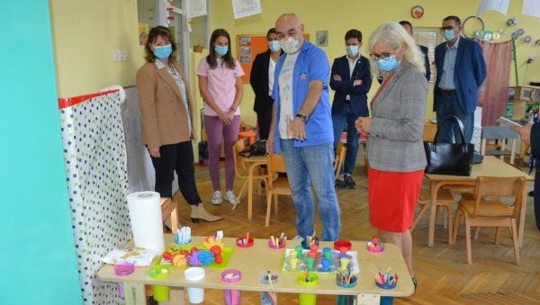 РАДОВИ У ПЕТ ВРТИЋА НА ЧУКАРИЦИ: Реновирања вредна 25,3 милиона динара РАДОВИ У ПЕТ ВРТИЋА НА ЧУКАРИЦИ: Реновирања вредна 25,3 милиона динара