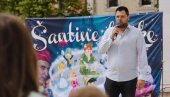 МАРКО КОВАЧЕВИЋ ЧЕСТИТАО ПРВАЦИМА ПОЛАЗАК У ШКОЛУ: Најлепше је ђачко доба МАРКО КОВАЧЕВИЋ ЧЕСТИТАО ПРВАЦИМА ПОЛАЗАК У ШКОЛУ: Најлепше је ђачко доба