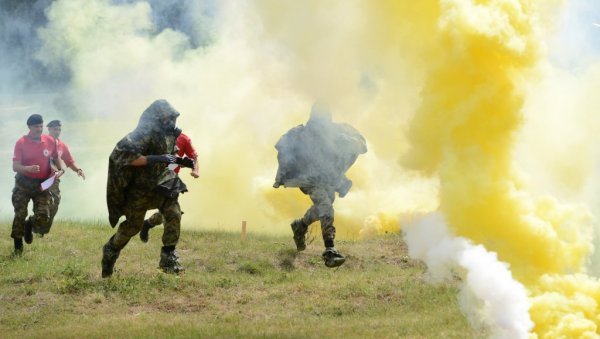 ВЕШТИ, ХРАБРИ И СПРЕМНИ ЗА СВЕ ИЗАЗОВЕ: Трећи дан Међународног такмичења војнополицијских јединица „Чувар реда“ у Краљеву (ФОТО) ВЕШТИ, ХРАБРИ И СПРЕМНИ ЗА СВЕ ИЗАЗОВЕ: Трећи дан Међународног такмичења војнополицијских јединица „Чувар реда“ у Краљеву (ФОТО)