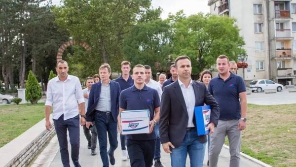 ПРОГЛАШЕНА ЛИСТА СНС-А ЗА ЛОКАЛНЕ ИЗБОРЕ У МИОНИЦИ: Потписи прикупљени за мање од осам сати ПРОГЛАШЕНА ЛИСТА СНС-А ЗА ЛОКАЛНЕ ИЗБОРЕ У МИОНИЦИ: Потписи прикупљени за мање од осам сати