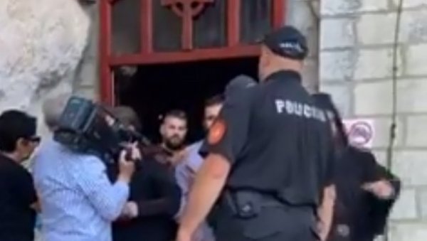 НАПАДНУТ ЦЕТИЊСКИ МАНАСТИР: Сраман инцидент у Црној Гори! (ВИДЕО) НАПАДНУТ ЦЕТИЊСКИ МАНАСТИР: Сраман инцидент у Црној Гори! (ВИДЕО)
