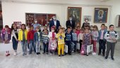 РАНЧЕВИ ЗА СВЕ ПРВАКЕ: Општина Пландиште обезбедила дарове за своје школарце РАНЧЕВИ ЗА СВЕ ПРВАКЕ: Општина Пландиште обезбедила дарове за своје школарце