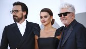 ALMODOVAR I PENELOPE NA MOSTRI: Otvoren 78. Filmski festival u Veneciji (FOTO) ALMODOVAR I PENELOPE NA MOSTRI: Otvoren 78. Filmski festival u Veneciji (FOTO)
