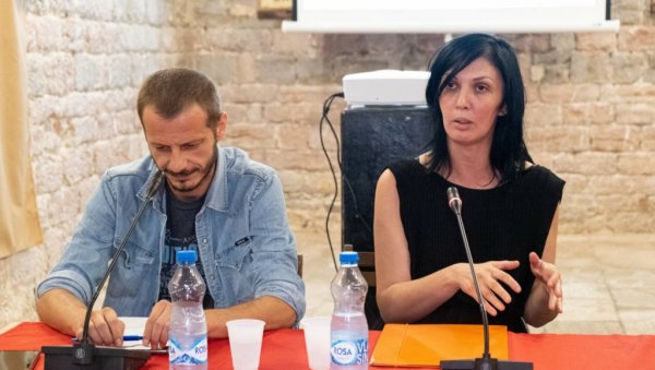 ФЕСТИВАЛ „ЋИРИЛИЦОМ” У БУДВИ: Представљена монографија Лексионар и Понтификал Которске бискупије ФЕСТИВАЛ „ЋИРИЛИЦОМ” У БУДВИ: Представљена монографија Лексионар и Понтификал Которске бискупије