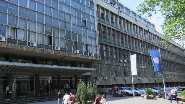 КОНФЕРЕНЦИЈА НА МАШИНЦУ: Дизајнирање и производња нових материјала КОНФЕРЕНЦИЈА НА МАШИНЦУ: Дизајнирање и производња нових материјала