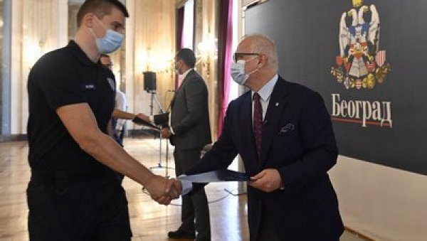 ПОСАО ЗА 87 КОМУНАЛНИХ ПОЛИЦАЈАЦА: Због неадекватног понашања отпуштено 15 ПОСАО ЗА 87 КОМУНАЛНИХ ПОЛИЦАЈАЦА: Због неадекватног понашања отпуштено 15