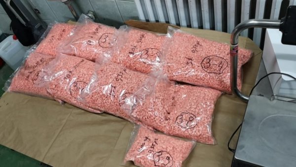 АУТО ПУН ЕКСТАЗИЈА И КОКАИНА: У Пироту оптужница за кријумчара опијата (ФОТО) АУТО ПУН ЕКСТАЗИЈА И КОКАИНА: У Пироту оптужница за кријумчара опијата (ФОТО)