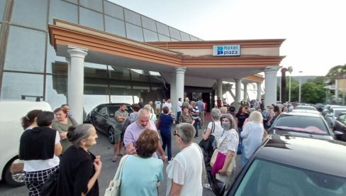 ПРОТЕСТ БИВШИХ РАДНИКА “ВЕКТРА БОКЕ”: Траже права, али и одговорност за пропаст града и предузећа ПРОТЕСТ БИВШИХ РАДНИКА “ВЕКТРА БОКЕ”: Траже права, али и одговорност за пропаст града и предузећа