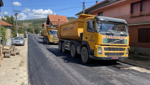 ДА ПОПЛАВЕ ВИШЕ НЕ БУДУ ПРОБЛЕМ: Завршено асфалтирање једне од кључних улица у Пироту ДА ПОПЛАВЕ ВИШЕ НЕ БУДУ ПРОБЛЕМ: Завршено асфалтирање једне од кључних улица у Пироту