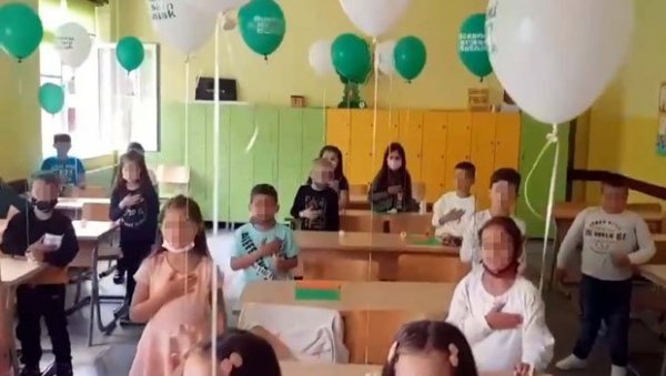 НОВИ ДЕТАЉИ СКАНДАЛА У НОВОМ ПАЗАРУ: Директор школе не зна да ли је пре тзв. химне санџачких Бошњака интонирана Боже правде НОВИ ДЕТАЉИ СКАНДАЛА У НОВОМ ПАЗАРУ: Директор школе не зна да ли је пре тзв. химне санџачких Бошњака интонирана Боже правде
