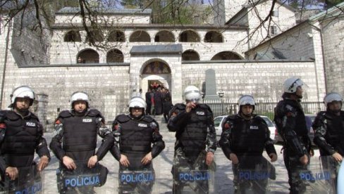 VEĆE O RIZICIMA USTOLIČENJA: Konačnu procenu situacije u Crnoj Gori danas će dati veće za nacionalnu bezbednost VEĆE O RIZICIMA USTOLIČENJA: Konačnu procenu situacije u Crnoj Gori danas će dati veće za nacionalnu bezbednost