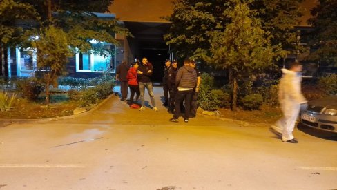 PRVE FOTOGRAFIJE NAKON PUCNJAVE U NOVOM SADU: Policija vrši uviđaj nakon krvoprolića (FOTO) PRVE FOTOGRAFIJE NAKON PUCNJAVE U NOVOM SADU: Policija vrši uviđaj nakon krvoprolića (FOTO)