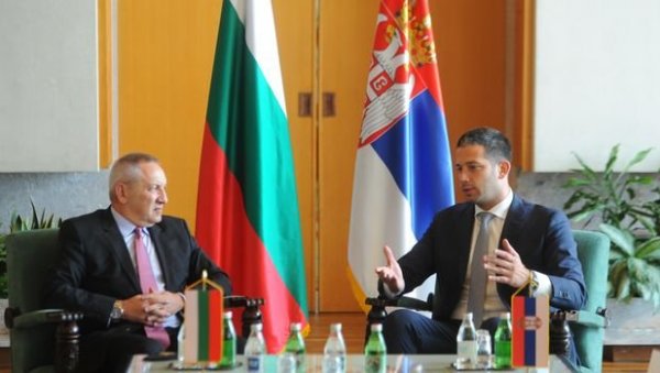 МИНИСТАР УДОВИЧИЋ СА БУГАРСКИМ КОЛЕГОМ КУЗМАНОВИМ: Планирамо још заједничких пројеката у будућности МИНИСТАР УДОВИЧИЋ СА БУГАРСКИМ КОЛЕГОМ КУЗМАНОВИМ: Планирамо још заједничких пројеката у будућности