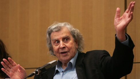 MIKIS ZAUVEK U SEĆANJU: Gojkovićeva uručuje gramatu Teodorakisovoj porodici MIKIS ZAUVEK U SEĆANJU: Gojkovićeva uručuje gramatu Teodorakisovoj porodici