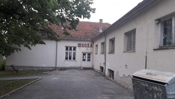 ПОСЛЕ 120 ГОДИНА: Јеловац остао без ђака, у школи сада вртић(ФОТО) ПОСЛЕ 120 ГОДИНА: Јеловац остао без ђака, у школи сада вртић(ФОТО)