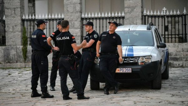 РЕПРЕСИЈА НАД СРБИМА У БИЈЕЛОМ ПОЉУ: Полиција приводи на информативне разговоре, грађани се испитују о одласку на Цетиње РЕПРЕСИЈА НАД СРБИМА У БИЈЕЛОМ ПОЉУ: Полиција приводи на информативне разговоре, грађани се испитују о одласку на Цетиње