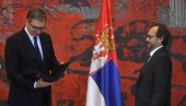 VUČIĆ PRIMIO AKREDITIVE NOVOG ŠEFA MISIJE EU: Predsednik dočekao Emanuela Žofrea (FOTO) VUČIĆ PRIMIO AKREDITIVE NOVOG ŠEFA MISIJE EU: Predsednik dočekao Emanuela Žofrea (FOTO)