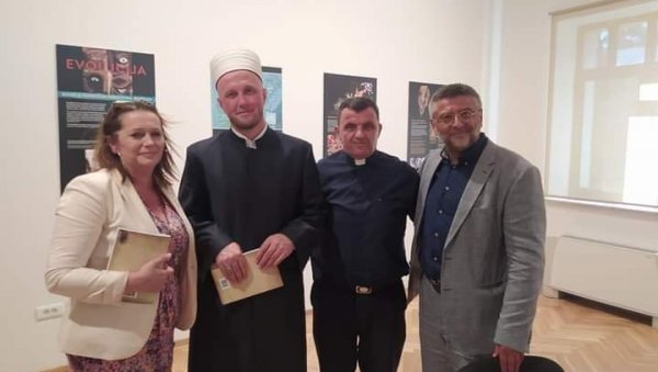 СНАЖНА ПОРУКА ИСЛАМСКЕ, КАТОЛИЧКЕ И ЈЕВРЕЈСКЕ ЗАЈЕДНИЦЕ: У устоличење поглавара Митрополије Црногорско-приморске нико не сме да меша СНАЖНА ПОРУКА ИСЛАМСКЕ, КАТОЛИЧКЕ И ЈЕВРЕЈСКЕ ЗАЈЕДНИЦЕ: У устоличење поглавара Митрополије Црногорско-приморске нико не сме да меша