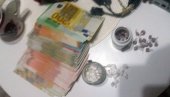 HAPŠENJE U OBRENOVCU: Zaplenjen kokain, heroin i pištolj! (FOTO) HAPŠENJE U OBRENOVCU: Zaplenjen kokain, heroin i pištolj! (FOTO)