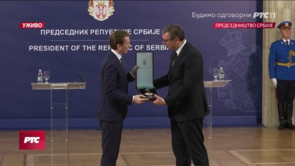 ВУЧИЋ ОДЛИКОВАО СЕБАСТИЈАНА КУРЦА: Уверен сам да ћемо подршку Аустрије имати увек ВУЧИЋ ОДЛИКОВАО СЕБАСТИЈАНА КУРЦА: Уверен сам да ћемо подршку Аустрије имати увек