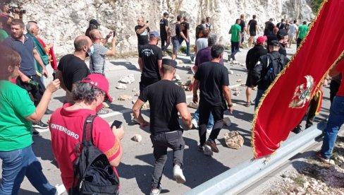 ОБЈАВЉЕН СНИМАК СА ЦЕТИЊА: Ово је доказ да су комите пуцале на Белведеру ОБЈАВЉЕН СНИМАК СА ЦЕТИЊА: Ово је доказ да су комите пуцале на Белведеру