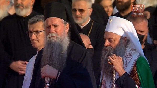 ПАТРИЈАРХ ПОРФИРИЈЕ: СПЦ неће подлећи притисцима, митрополит Јоаникије биће устоличен на Цетињу ПАТРИЈАРХ ПОРФИРИЈЕ: СПЦ неће подлећи притисцима, митрополит Јоаникије биће устоличен на Цетињу