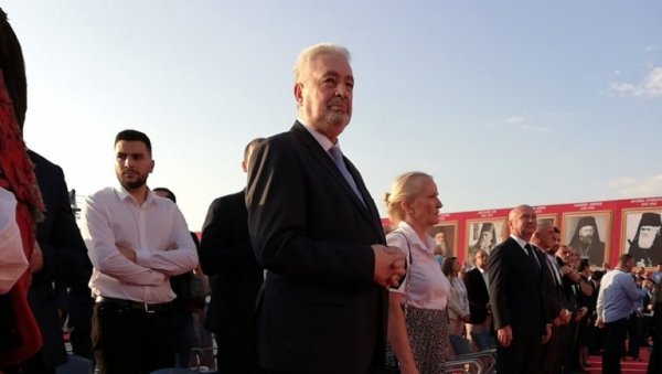ЗВИЖДУЦИ ЗА ПРЕМИЈЕРА: Народ у Подгорици јасно показао шта мисли о поступцима Здравка Кривокапића ЗВИЖДУЦИ ЗА ПРЕМИЈЕРА: Народ у Подгорици јасно показао шта мисли о поступцима Здравка Кривокапића