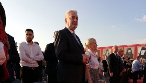 ЗВИЖДУЦИ ЗА ПРЕМИЈЕРА: Народ у Подгорици јасно показао шта мисли о поступцима Здравка Кривокапића ЗВИЖДУЦИ ЗА ПРЕМИЈЕРА: Народ у Подгорици јасно показао шта мисли о поступцима Здравка Кривокапића