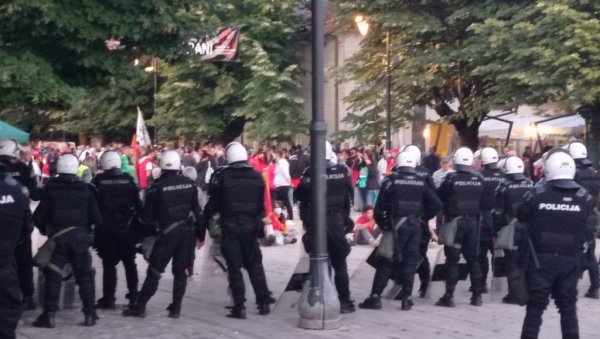 КОМИТЕ ДОЧЕКАЛЕ МИЛА: Очекује се обраћање Ђукановића на срамном протесту у Цетињу КОМИТЕ ДОЧЕКАЛЕ МИЛА: Очекује се обраћање Ђукановића на срамном протесту у Цетињу