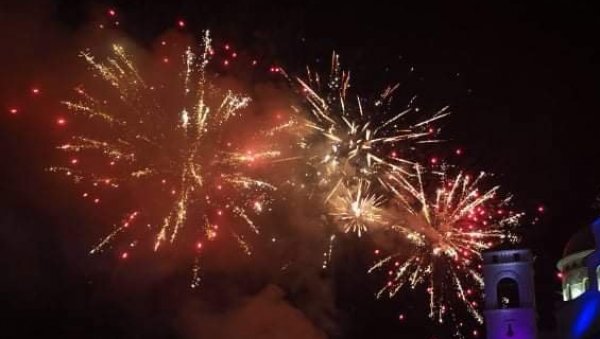 НОВЕ МЕРЕ У ЦРНОЈ ГОРИ: Забрањене прославе Нове године, свадбе и рад ноћних клубова НОВЕ МЕРЕ У ЦРНОЈ ГОРИ: Забрањене прославе Нове године, свадбе и рад ноћних клубова